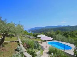 Holiday Home mit eigenem Pool und schönem Meerblick by Interhome