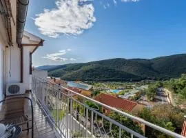 Apartment Wohnung Leonardo mit Blick auf das Wasser by Interhome