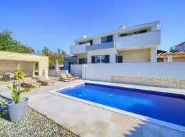 Holiday Home Villa Adria mit Garten- Grill und Terrasse by Interhome