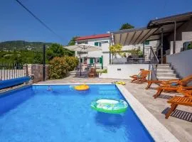 Holiday Home Villa LETICIJA - Luxusvilla mit beheiztem Pool- Sauna- Fitness & Grillplatz in by Interhome