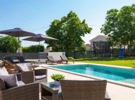 Holiday Home Villa Anavi mit privatem Pool und großem Garten by Interhome