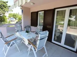 Apartment Appartement Apartman Ružica mit Terrasse by Interhome