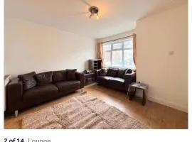 Recently renovated 3 bedroom house, 30min from Euston station