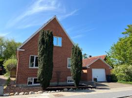 Cozy House Close to Beach and B&O, hotel in Struer