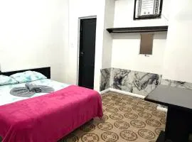 Quarto privado no centro 206