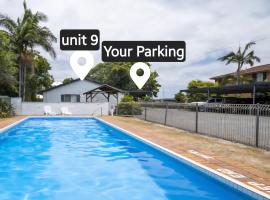 Sunset River View Private boat ramp jetty boat parking, hotel din Iluka