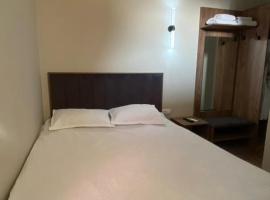 BostonGrand, hotel em Osh