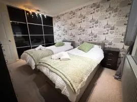 3 Bed property Marston Green