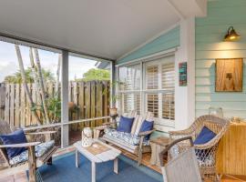 5 Mi to Stuart Beach! Home w/ Pet-Friendly Yard, hôtel à Stuart