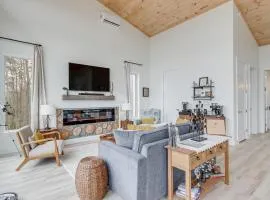 Mtn-View Hidden Falls Cabin with Fire Pit and Deck