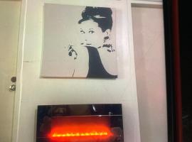 Carnival Rooms In The Heart Of It All, hotelli kohteessa Port-of-Spain