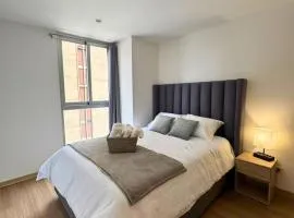 Modern Apt in Zone 4 - Art District