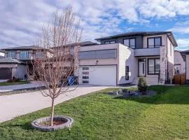 Beautiful Brand New Suite with Private Entrance and free on-site parking