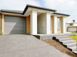 Modern Home Canal Berwick, hotel en Berwick