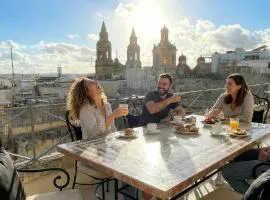 Sliema Cozy Townhouse with Rooftop View, Prime Spot