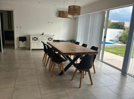 Hermosa casa con piscina en Oliva, hotel v mestu Oliva