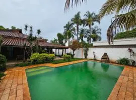 Chácara aconchegante com piscina e churrasqueira