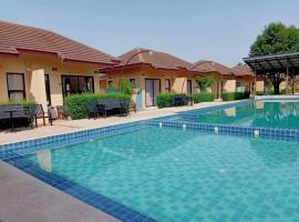 กรีนอะดามัส รีสอร์ท ชุมพร โรงแรมในBan Na Thung