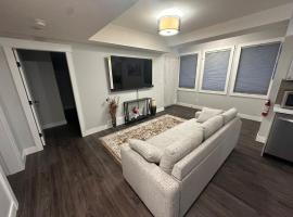 Stylish Open Cozy & Contemporary Living Space, Hotel in Prince George