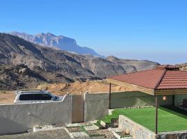 Sunset view hill jabal shams, Hotel in Misfāh