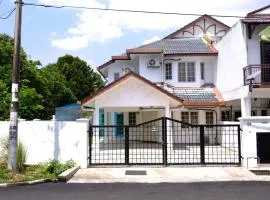 D Corner Lot Homestay Bangi