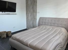 Relaxing small home, מלון 