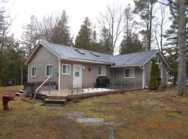 NEW Whitecaps Cottage Steps To Beach Hot Tub