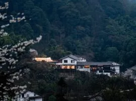 Emeishan XiaoshanQing Luxury Resort
