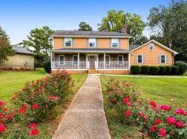 Family Getaway 4BR with Game Loft Fire Pit