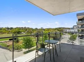 Elegant Inner-City Stay Near Lake Burley