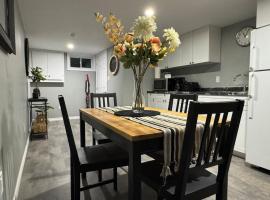 Private Apartment for Business & Couples, khách sạn ở Sudbury