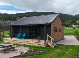 Ligar Bay, Modern Kiwi Bach, Calm Sea Bliss, Hotel in Tarakohe