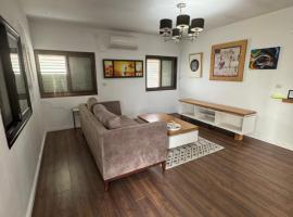 Home STAR, hotel i Dāliyat el Karmil