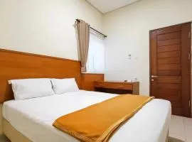 Sharon's Residence by Yurooms