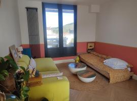 Rooftop 75 m2, appt 65 m2, 2 rooms, coeur Cahors, Hotel in Cahors