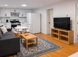 Amalak Homes' Private 2BR Guest Suite North Delta