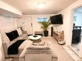 Newly Renovated - Self contained Suite - Sleeps 6