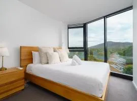 Spacious 3BR Apartment in the Heart of the City - Hosted by Canstay