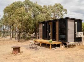 Hill View at Euroa by Tiny Away, hotel i Euroa