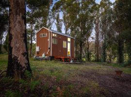 Raintree Farmstay by Tiny Away, готель у місті Sarsfield