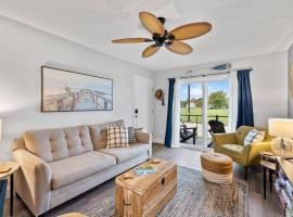 Beachside Condo Downtown with Lake Michigan Views, hotel v mestu Sheboygan