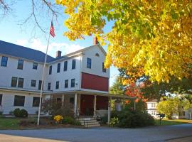 Woodbound Inn, hotel with parking in Rindge