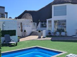 Beach Style Cottage, hotel i Langebaan