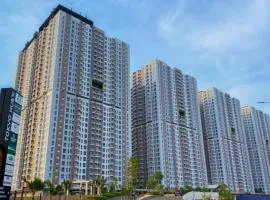 Relaxing and Warm 2BR at Tokyo Riverside PIK 2 Apartment By Travelio