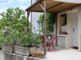 Le Pied à terre, Studio au coeur du Royans, Hotel in Saint-Jean-en-Royans