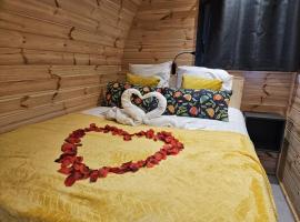 Cabanes du Domaine des Fées, Hotel in Dole