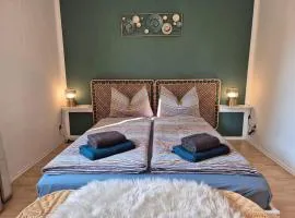 Zentrale ruhige Wohnung mit eigenem Garten und Grillecke nahe Klinikum