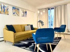 17th Ave Cozy Nest in Downtown Calgary with Parking