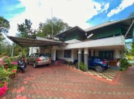 4 Bedroom Homestay Near Puthuppally