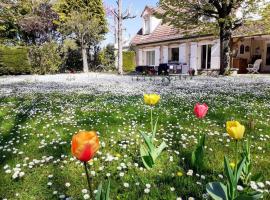 Grande maison familiale proche Paris et Disney, hotel a Mandres-les-Roses